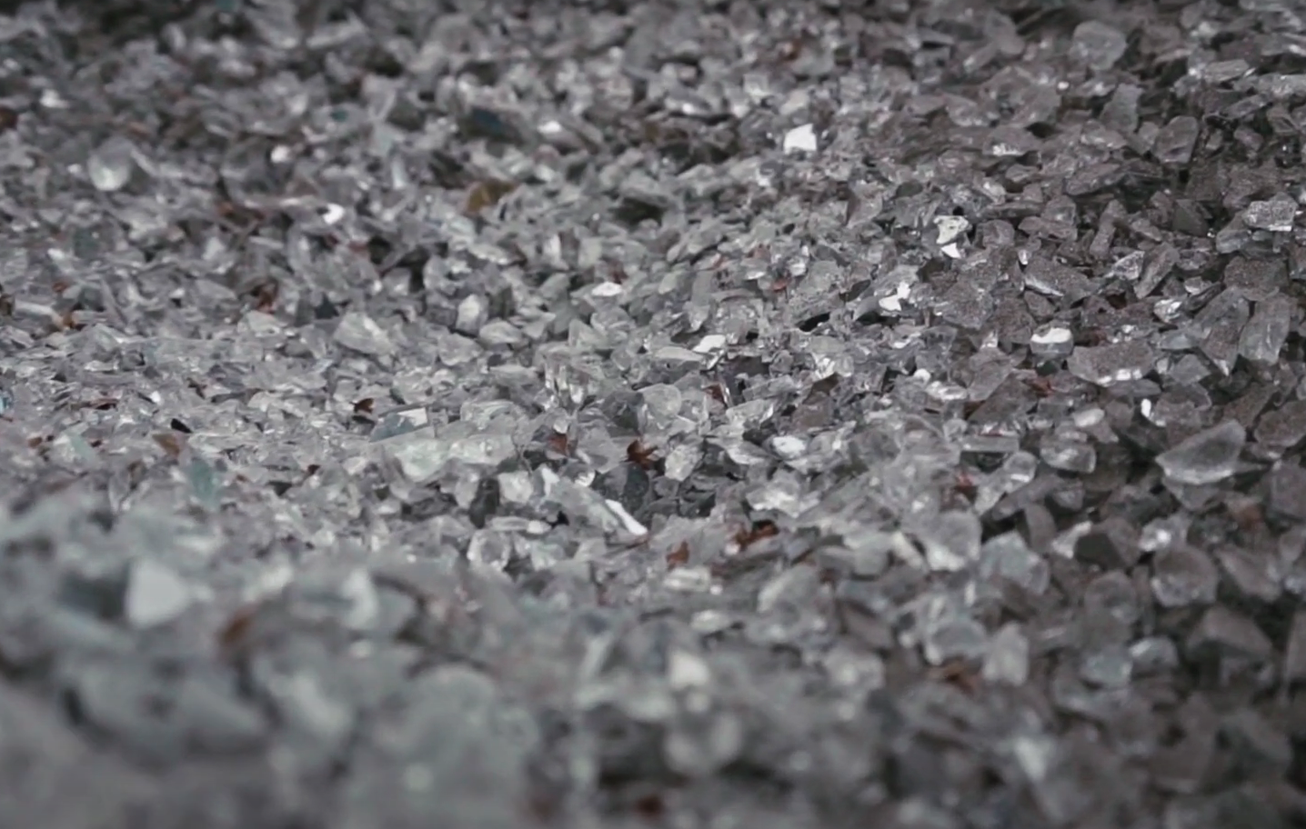 Asphalt von Lumivia, das reflektiert.